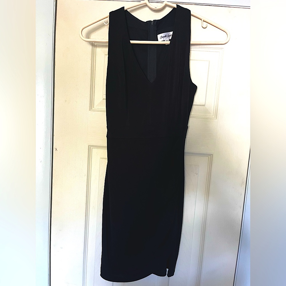 Elegant Black Sleeveless Dress